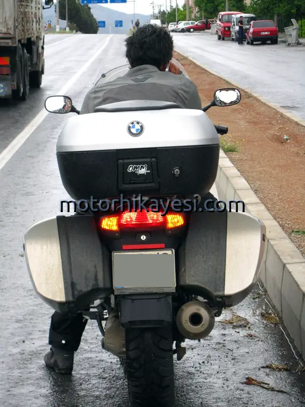 BMW-K1200-GT, arkadan görünüm
