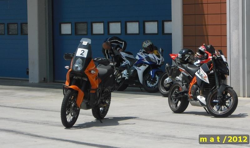 California Superbike School - Motosiklet Pist Eğitimi - KTM'ler