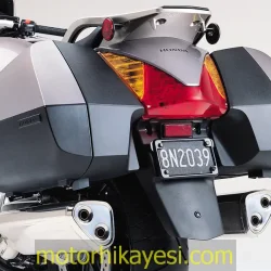 Honda ST1300 Pan European, gri, arka-taraf