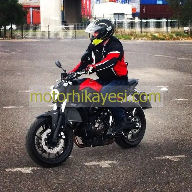 Yamaha MT7 (2014)
