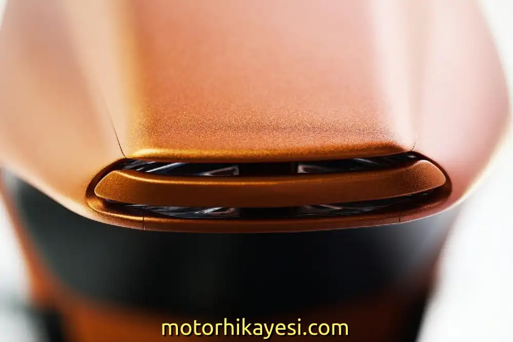 Arch KRGT 1 custom motosiklet altın arka far
