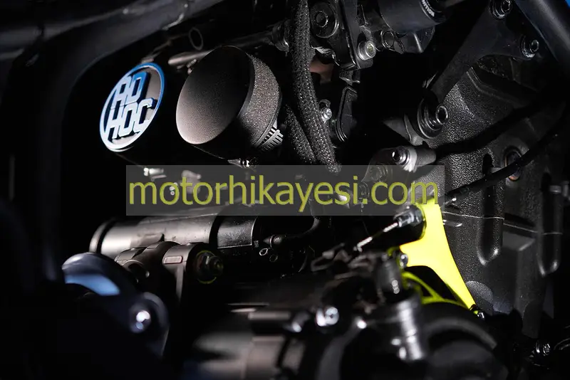 Custom-Yamaha-XSR700-motor bölümü, hava girişleri