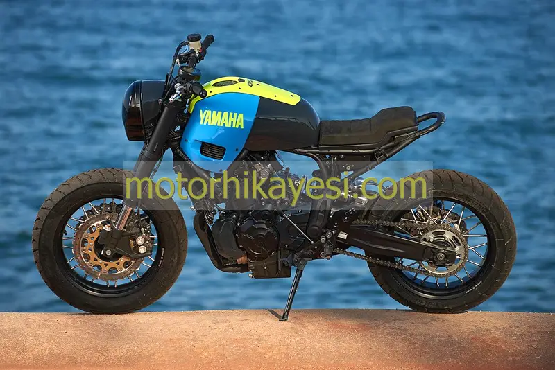 Custom-Yamaha-XSR700-sol profil