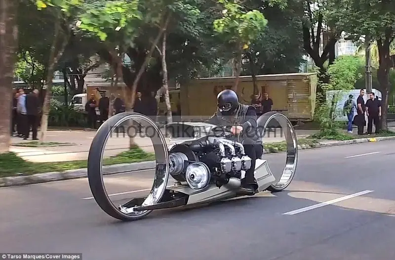 TMC-Dumont-Motorcycle-by-tarso-marques-sağ arka görünüm