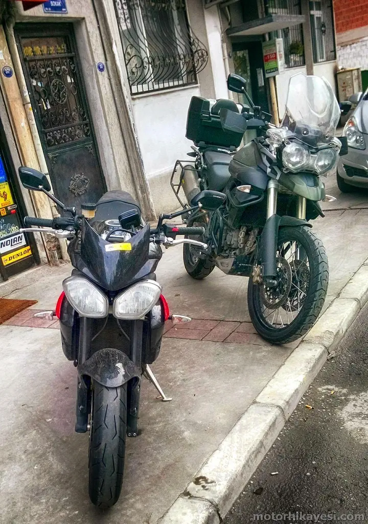 Triumph-Street-Triple-675-2014-Tiger'la önden yanyana