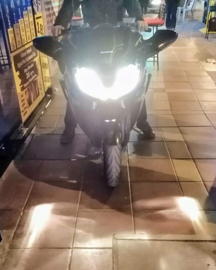 Kawasaki GTR1400 önden