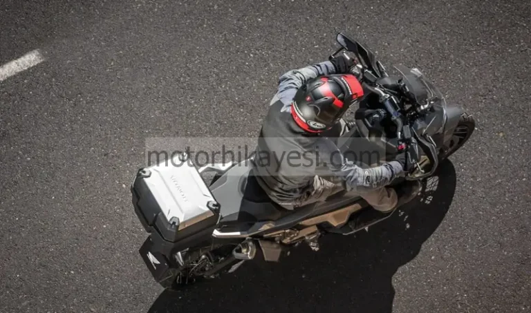 Honda-X-ADV-yolda, üstten görünüm