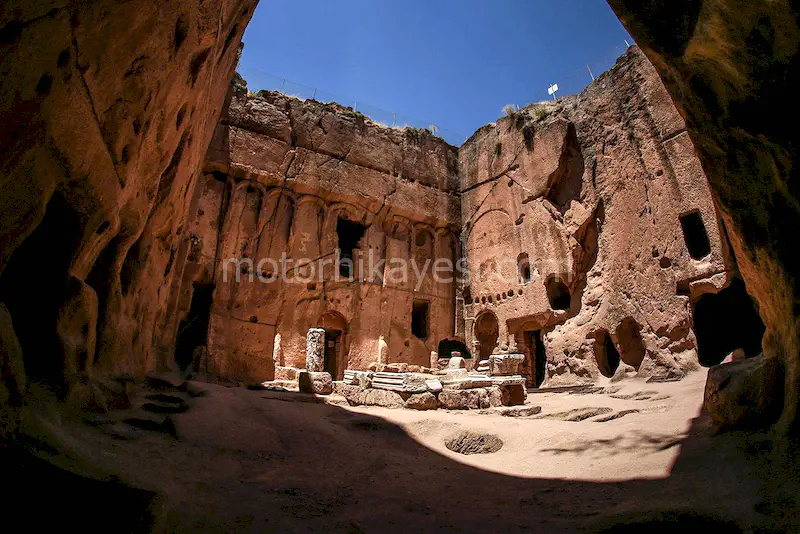 Niğde Manastırı – İçten Göğe