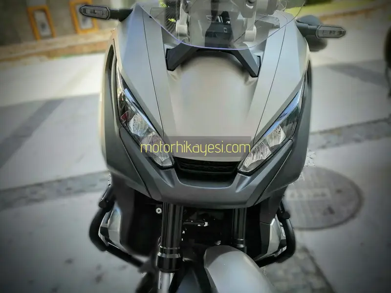 X-ADV-2019-Ağustos, gri, önden kafa