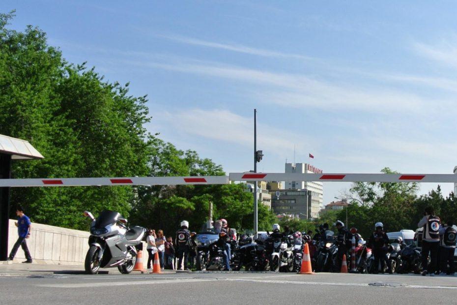 Uzun Yol - Toplu Sürüş - Anıtkabir girişte saati beklerken