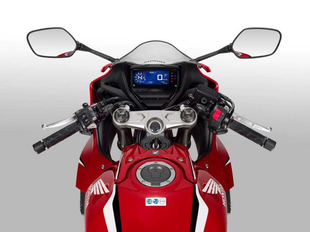 2019-Honda-CBR650-kırmızı depo üstü sürücü görüşü