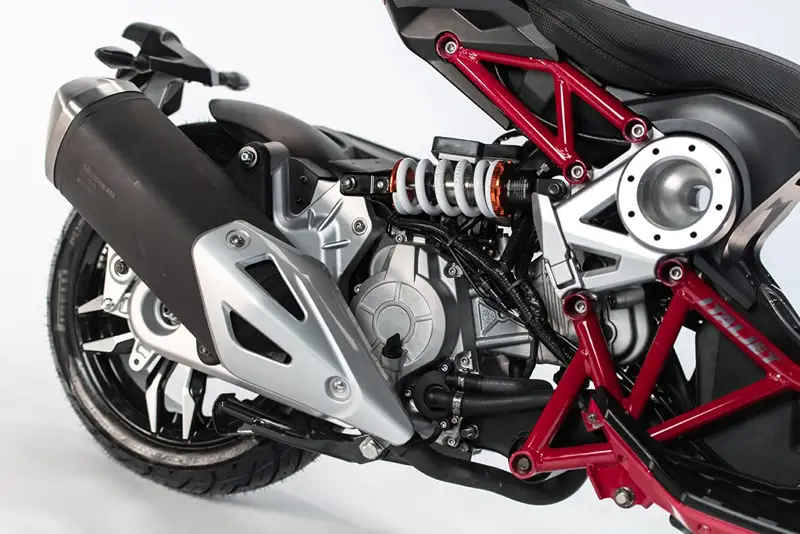 Italjet-Dragster-2020-sağ arka profil arka taraf