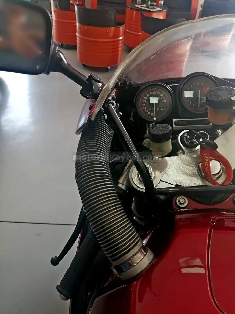 Kawasaki-ZXR-750-ram air borusu depoya giriş