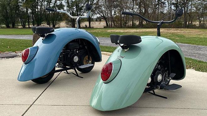 volkswagen-beetle-motosiklet-ikili, yeşil ve mavi arkadan görünüm