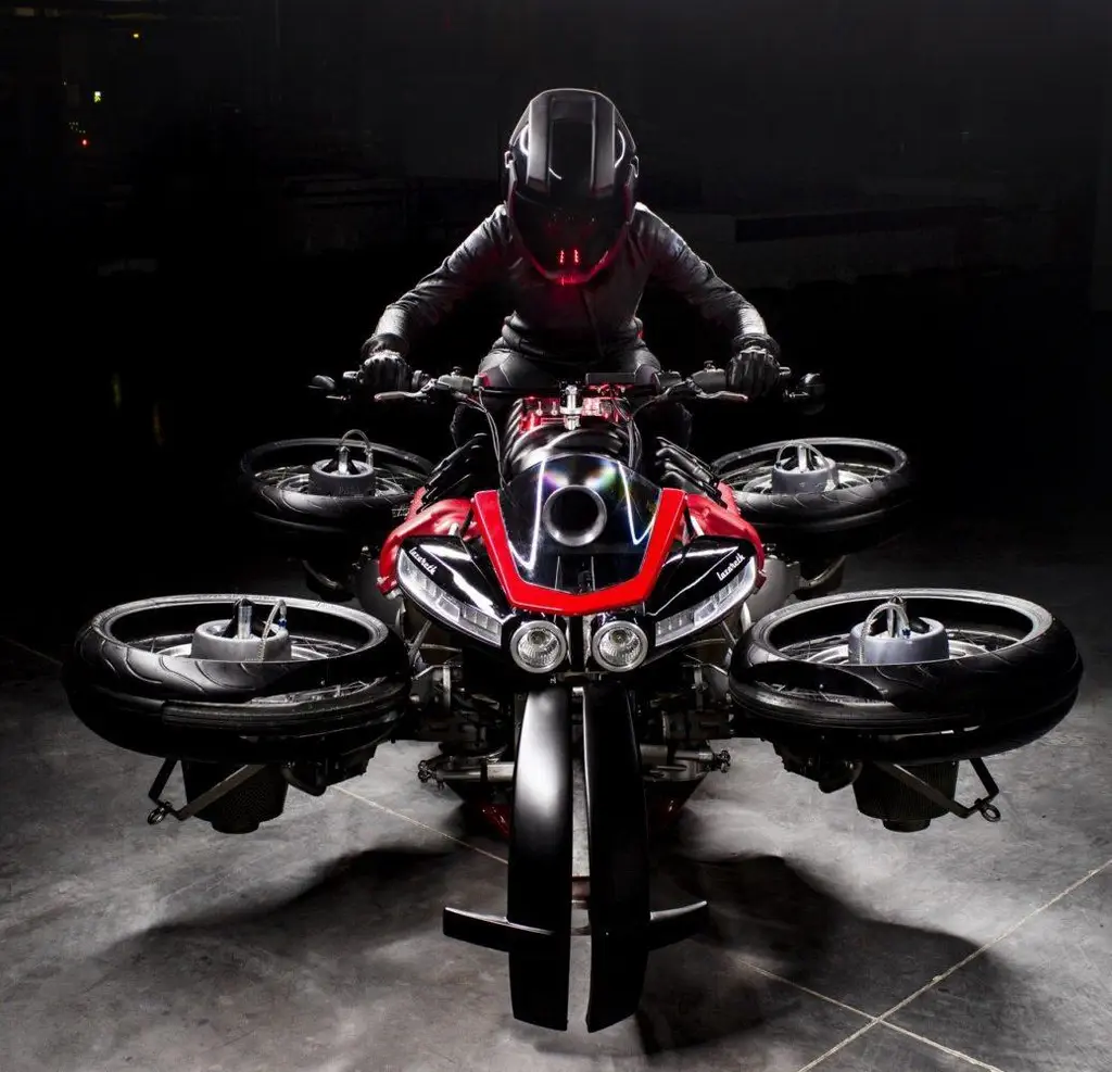 Lazareth LMV 496-UÇAN CUSTOM MOTOSİKLET önden görünüm