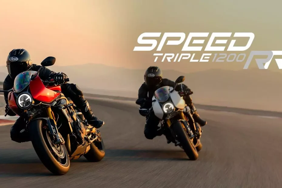 Triumph-Speed-Triple-1200-RR-kirmizi-ve-beyaz-pist-uzerinde