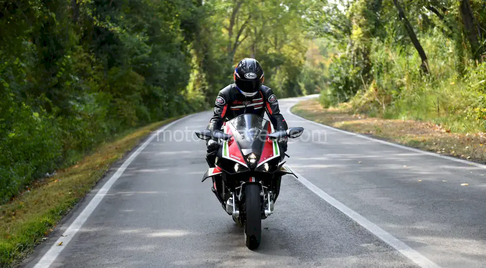 Bimota Tesi H2, Tricolore, önden orman yolunda