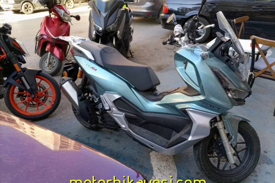 Arora Beatrix 2023 sağ yan, X Max ver KTM Duke ile birlikte