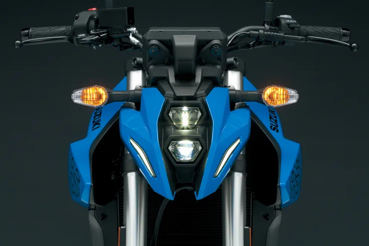 2023 Suzuki GSX-8S yorum, mavi, önden