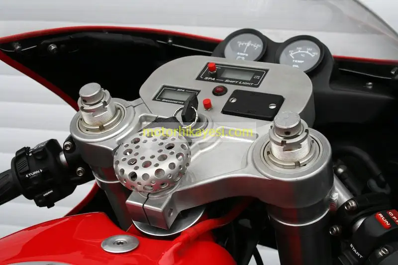 Ferrari F900 motosiklet, gösterge grubu