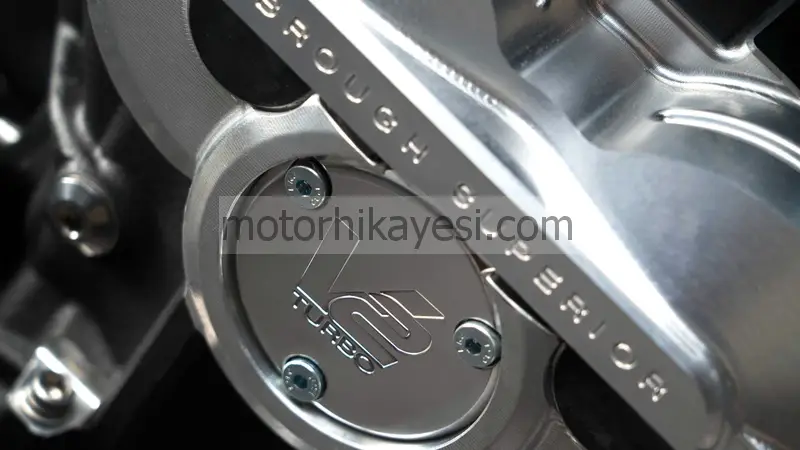 ASTON-MARTIN-AMB-001-motor bölümü