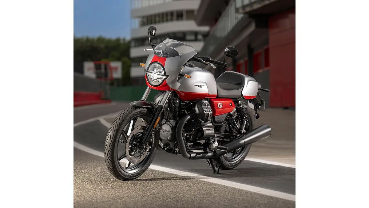 2024 Moto Guzzi V7 Stone Corsa incelemesi 3 v7 stone corsa arka taraf on alttan cekim